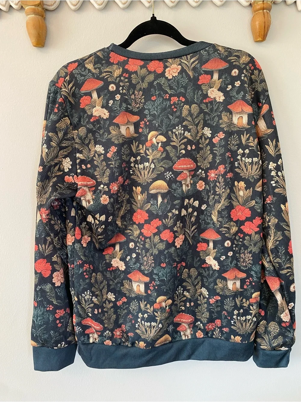 Women’s cottagecore Dark Floral Mushroom Print Sweatshirt - Red/Green - Picture 4 of 4